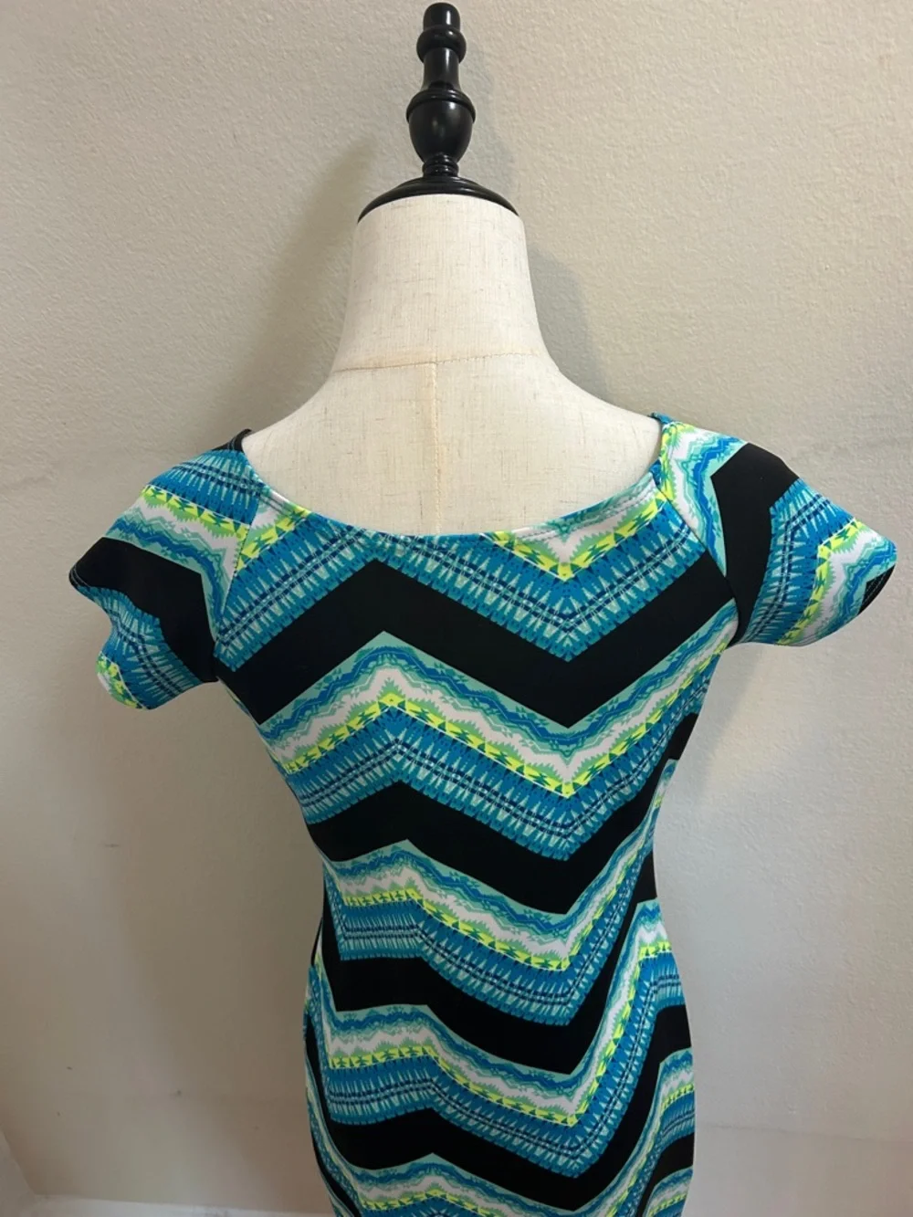 Chevron Scoop-Neck Midi Dress 🌹 - Picture 8 of 9